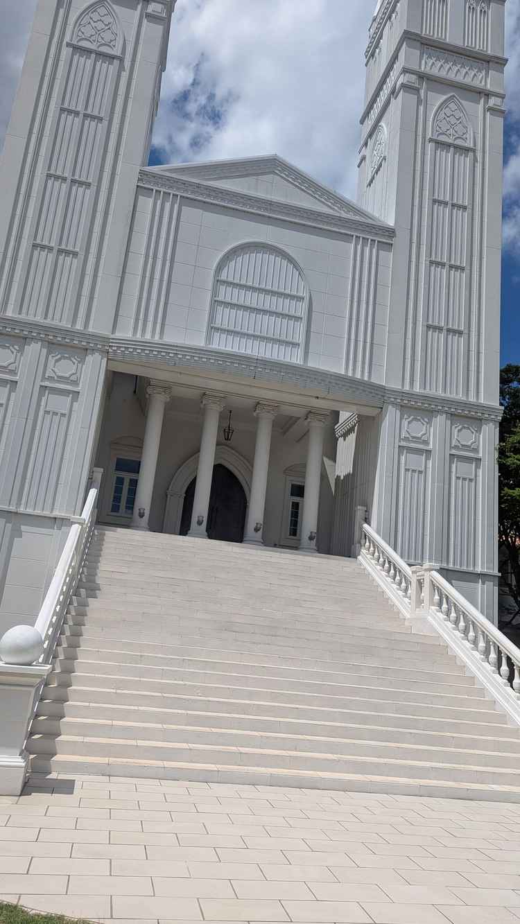 会場外の大きな階段