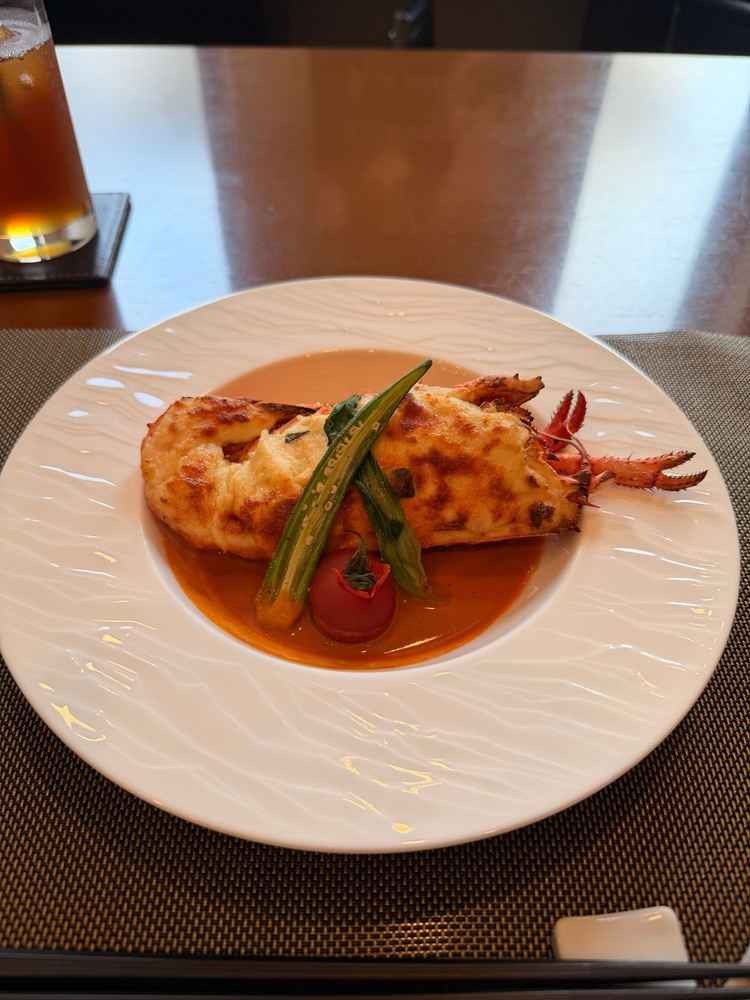 2人でシェアするフルコースを試食しました。どの料理もクオリティが高く美味しかったです。