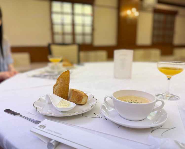 ここのスープは特別に美味しかった。生クリームを使用してるとの事で濃厚だが飲みやすいスープでした。
