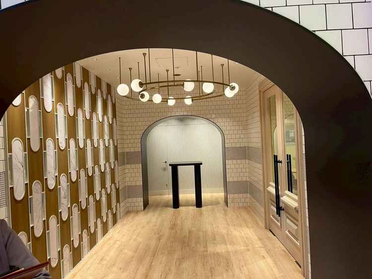 入口から待合室までの間です(奥がクロークになっています)ここの照明が個人的に可愛くて好きでした。