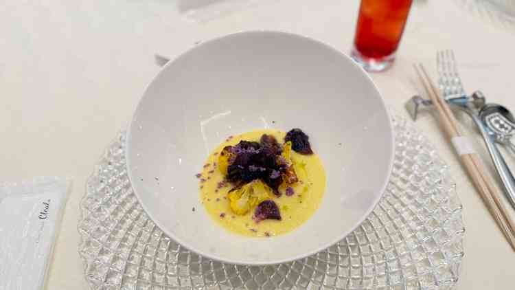 スープ。前日に予約したにもかかわらず、ヴィーガン対応をしていただけて、おもてなし力の高さを感じた。