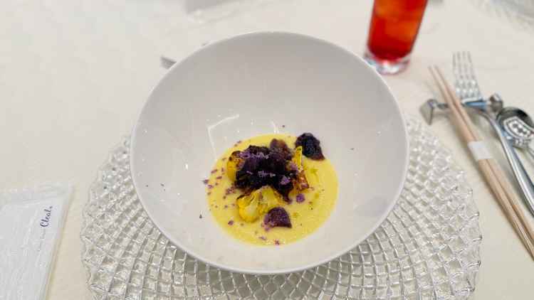 スープ。前日に予約したにもかかわらず、ヴィーガン対応をしていただけて、おもてなし力の高さを感じた。