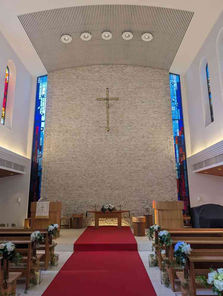 チャペル内部、正面