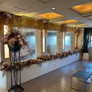 披露宴会場に素敵なウォーターカーテンがありました！