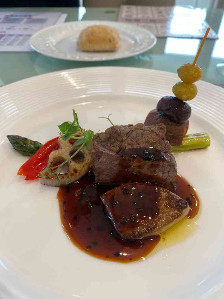 メイン料理　お肉が柔らかくて美味しかった