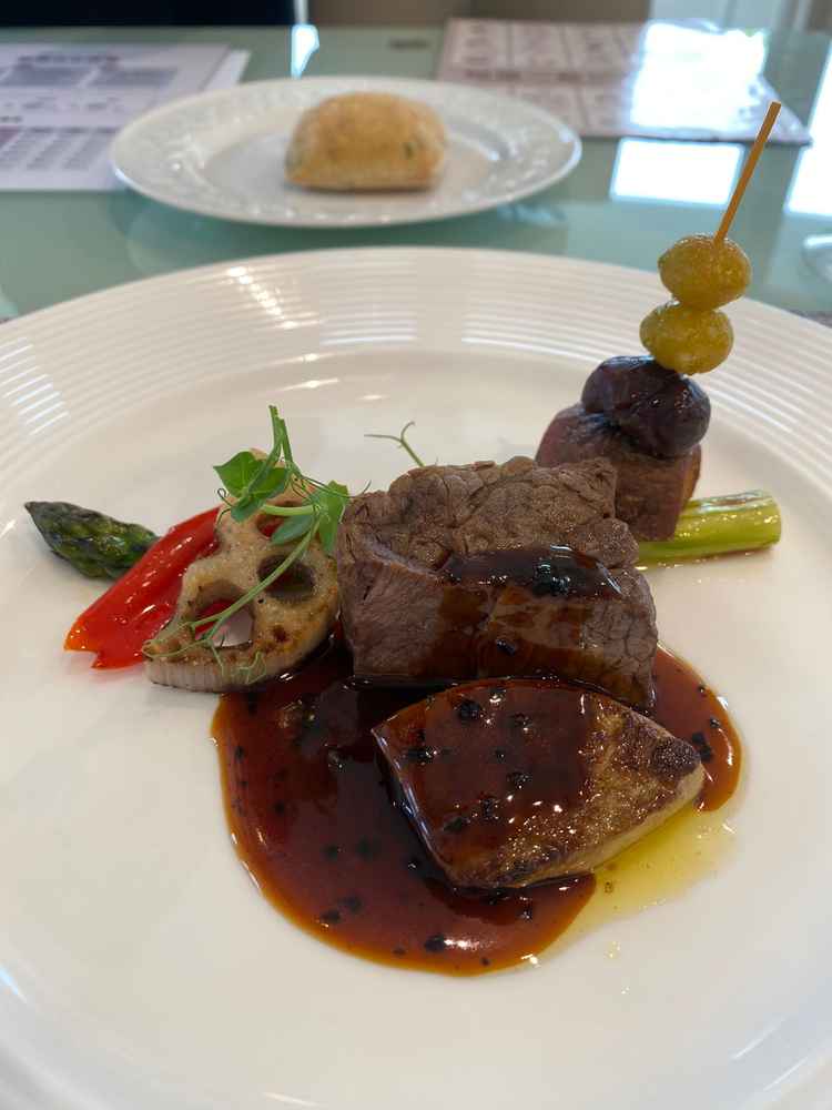 メイン料理　お肉が柔らかくて美味しかった