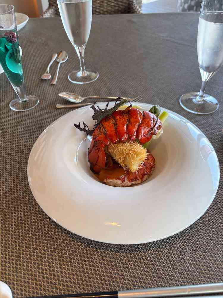 食事はとても美味しかったです。説明も丁寧にしてくれる。