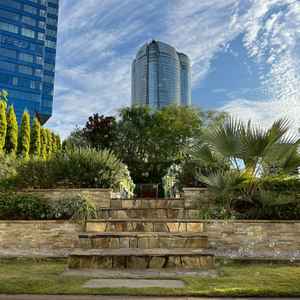 ガーデンチャペルです。天気も良くかなり素敵に感じましたが、思っていたよりはこじんまりした印象でした。