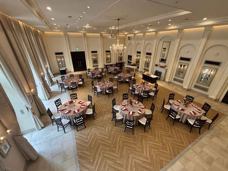 披露宴会場は100人規模になると少し小さめなのかなと感じました。