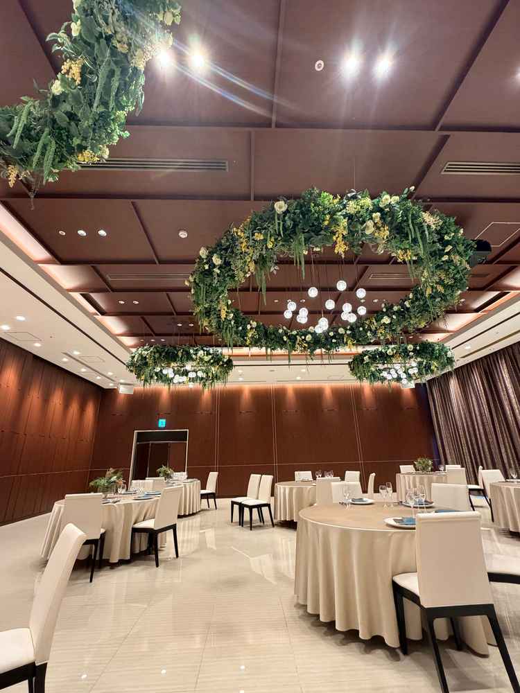 披露宴会場にあるリースです。他の会場ではガラスのような装飾が多い印象でしたが、ナチュラルで素敵でした