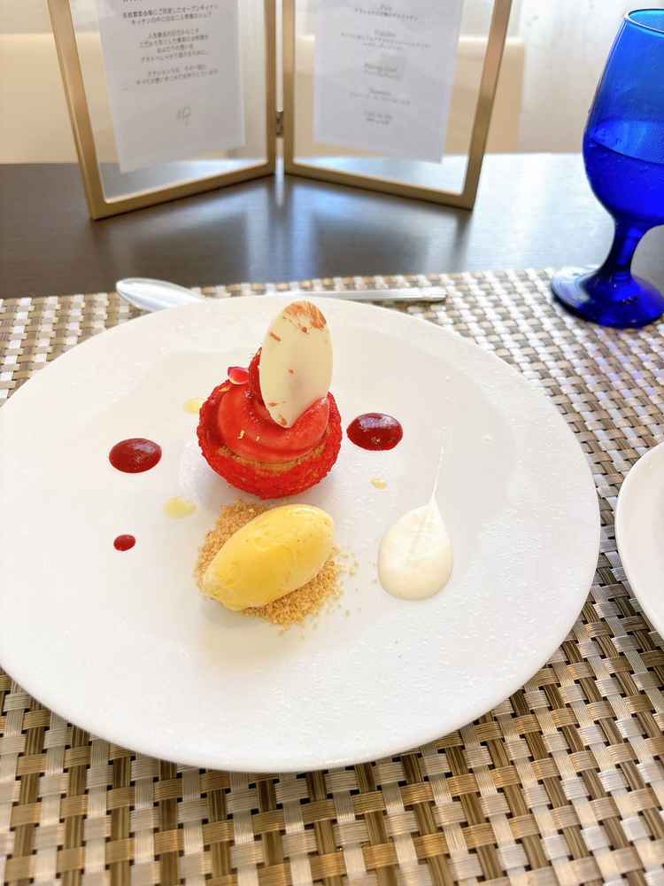 ご飯がとにかくおいしかった。肉料理はフォアグラまで乗っていて驚いた。