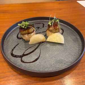 1番人気なフォアグラの握り寿司。食べた瞬間至福に包まれました。