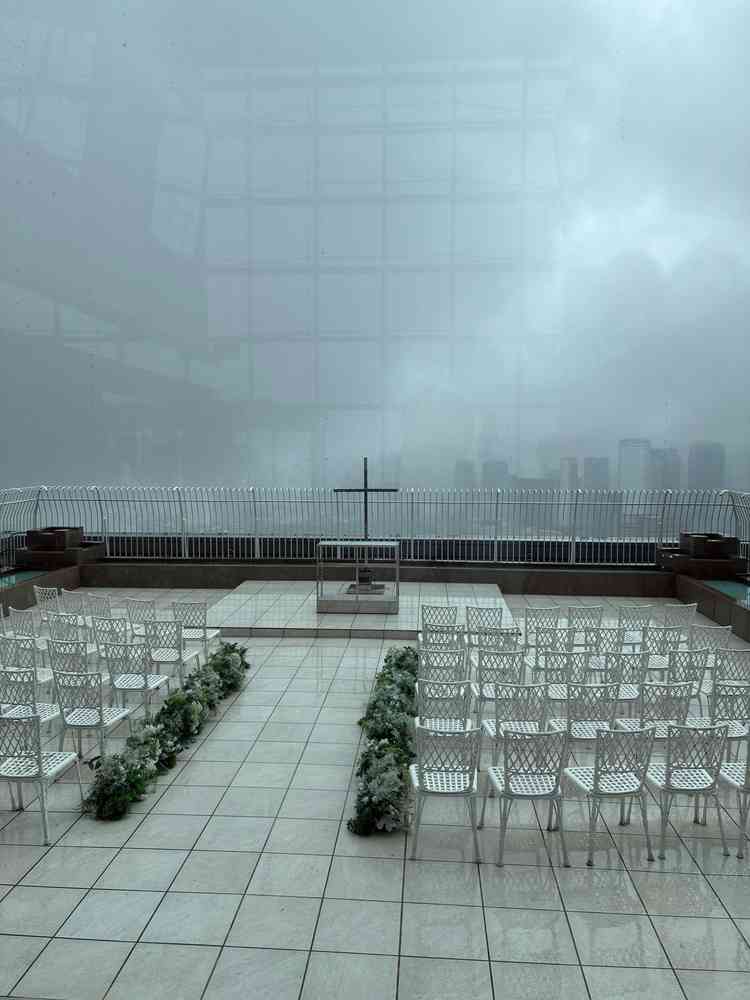 屋外挙式会場の写真です。こちらも同様に天気が良ければスカイツリーが見えるそうです。