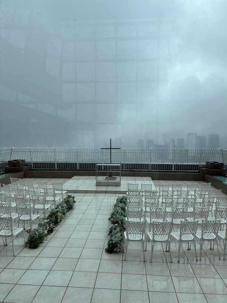 屋外挙式会場の写真です。こちらも同様に天気が良ければスカイツリーが見えるそうです。