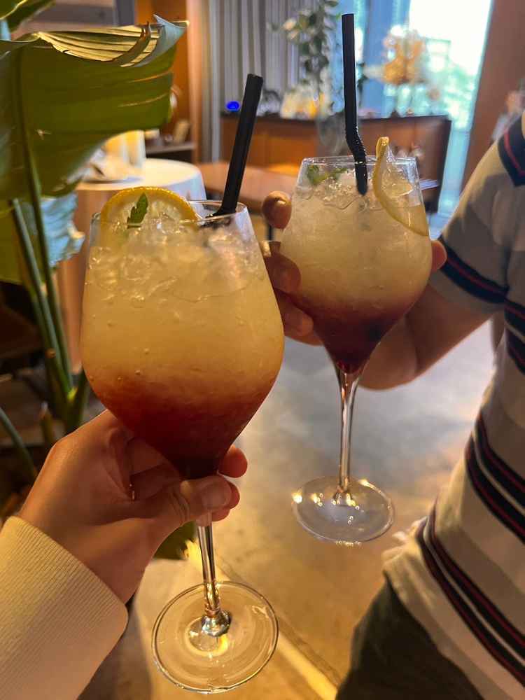 結婚式当日に提供されるドリンクもおしゃれで、カスタマイズできる点が魅力的。