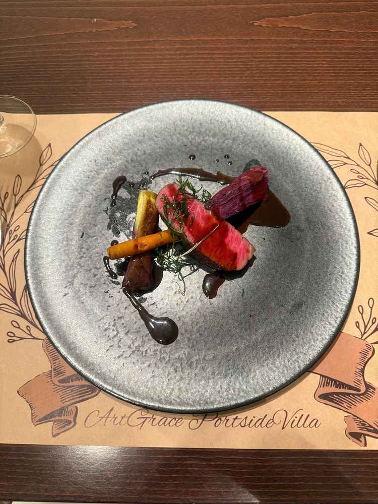 お肉がとても柔らかくて、素材本来の味を引き出していると感じました。