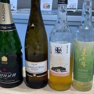 ゲストに出されるドリンクも凝っていて、ワイングラスで味わうお茶があります。香りが良く味も美味しいです