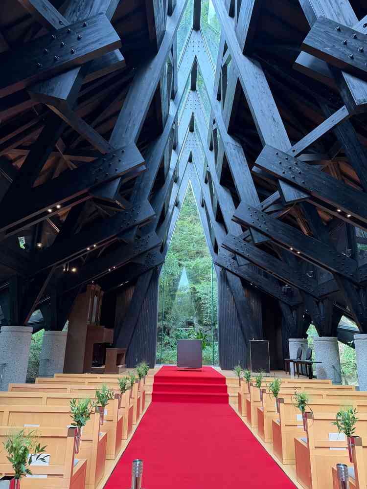 光の入りがとても素敵なチャペル