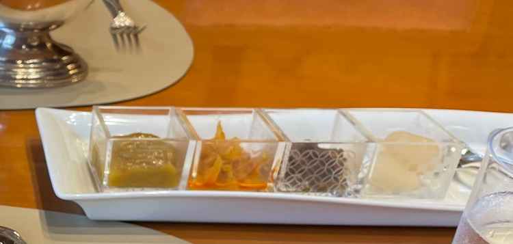 カレーのトッピングの玉ねぎのピクルスと美味しかったです。