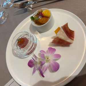 料理が美味しくパフォーマンスも素敵です。