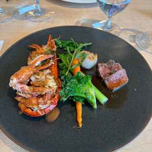 メイン2種を試食。どちらも味付けのバランスが良く参列者も絶対喜ぶだろうと確信を持てるお味