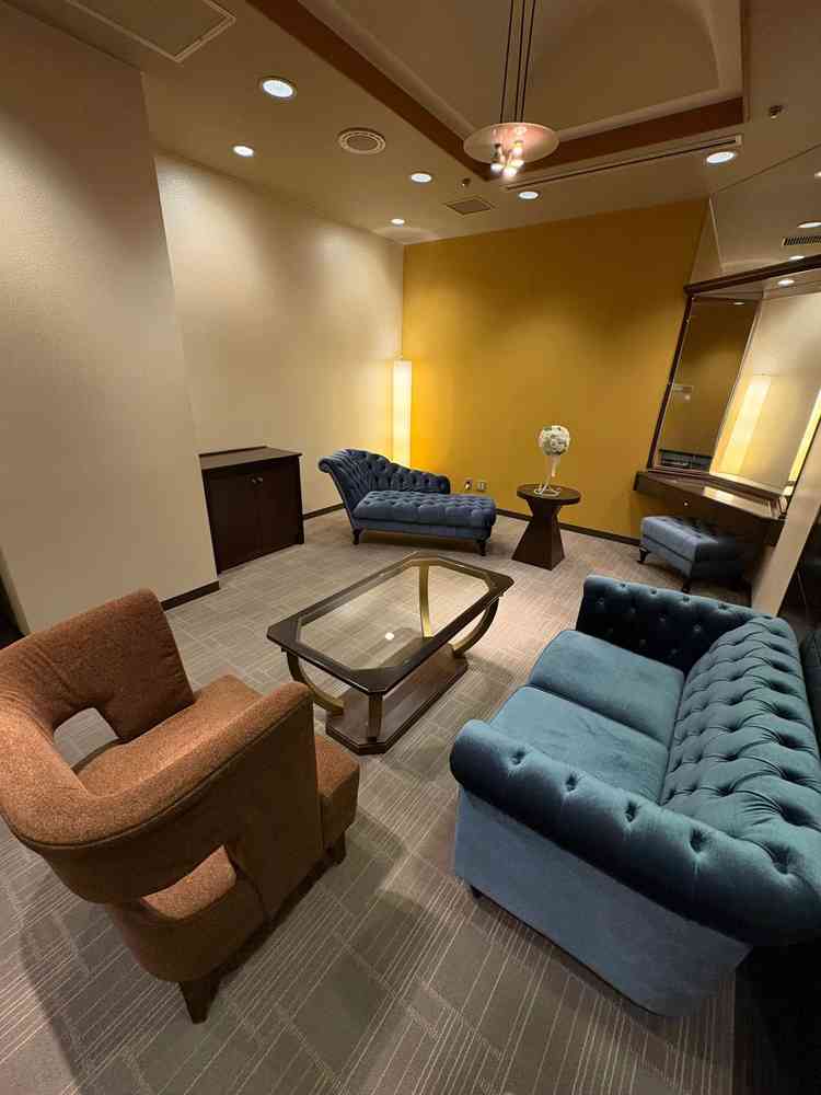 結婚式当日はこの部屋で新郎新婦が2人で休めます。