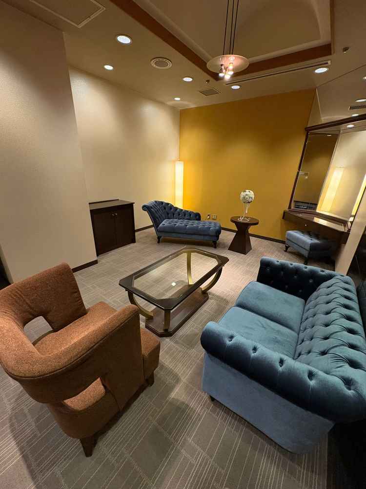 結婚式当日はこの部屋で新郎新婦が2人で休めます。
