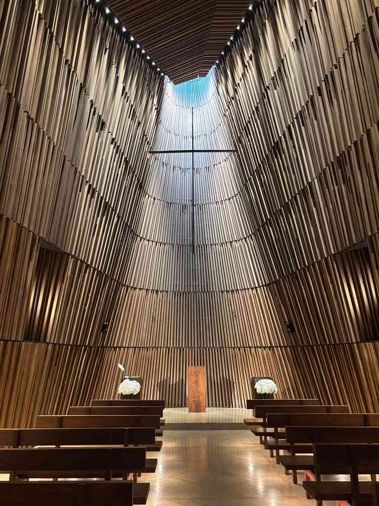 天井高のある期のチャペル