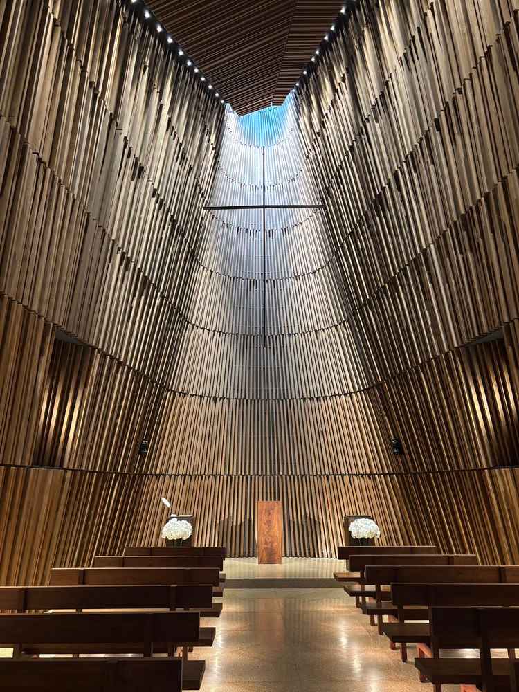 天井高のある期のチャペル