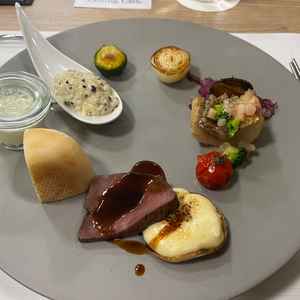 どの料理も美味しく、中でもトリュフリゾットはトリュフの芳醇な香りが広がり、特別感がありました。