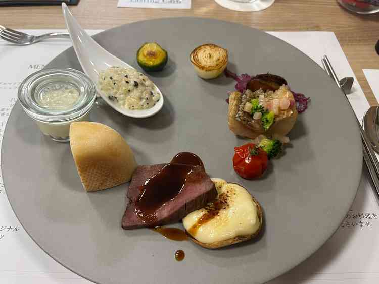 どの料理も美味しく、中でもトリュフリゾットはトリュフの芳醇な香りが広がり、特別感がありました。