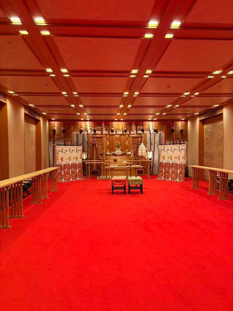 館内で本格的な神前式ができる会場も見学しました。ホテル内とは思えないほど本格的な雰囲気でした。