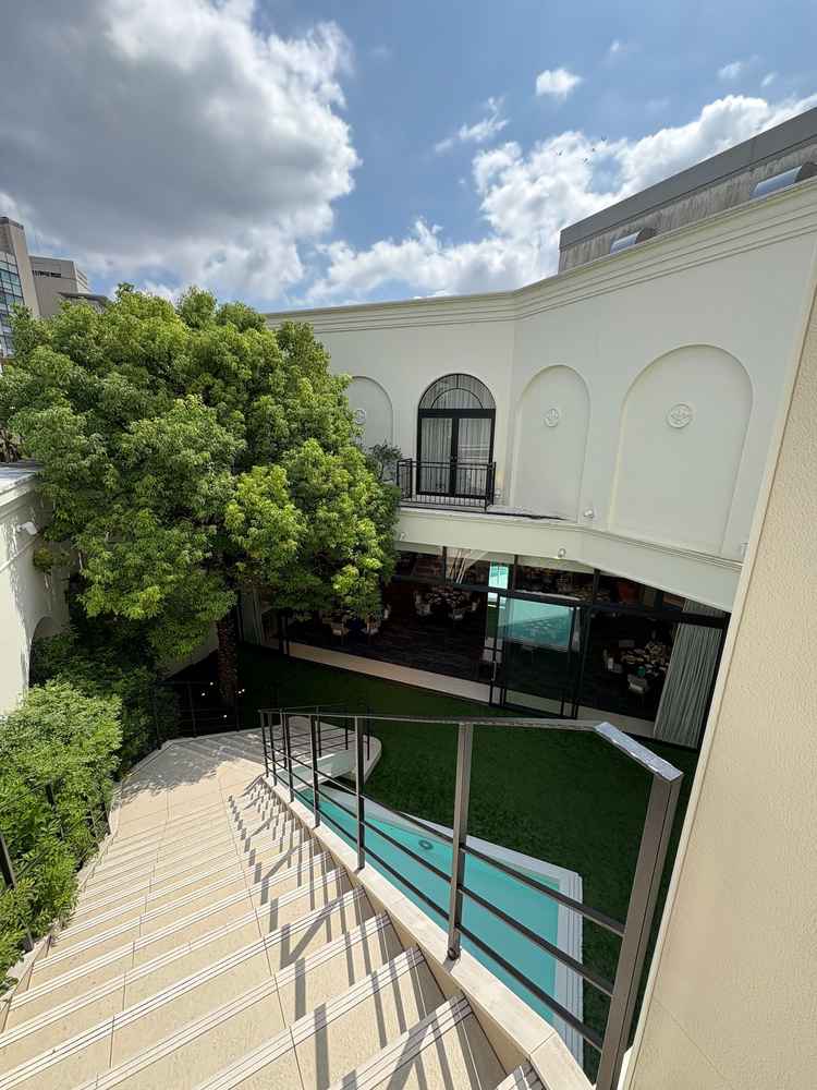 披露宴会場までの階段からの景色