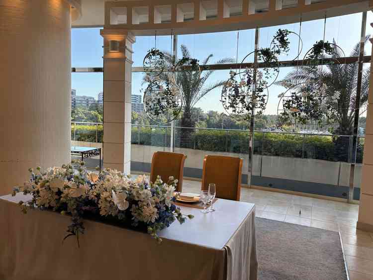 アクアベルは披露宴会場の中にプールがあり水が流れる音がしながら外の景色が綺麗だった