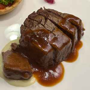 食事メニュー(牛肉)ソースがあっさりしていて老若男女ともにウケそうです。