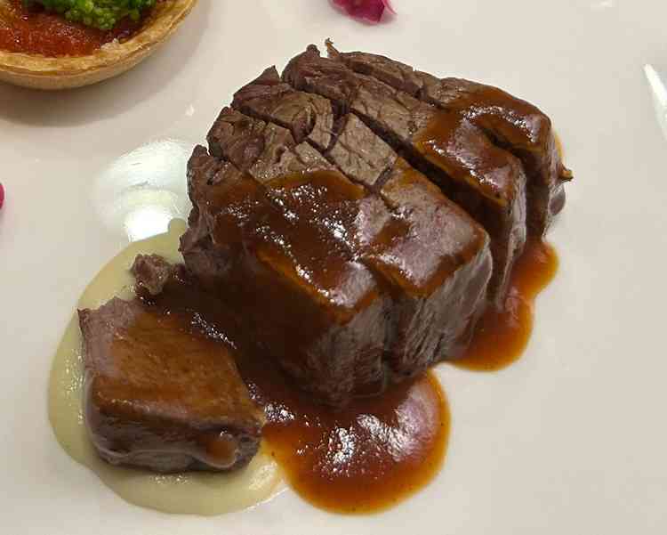 食事メニュー(牛肉)ソースがあっさりしていて老若男女ともにウケそうです。