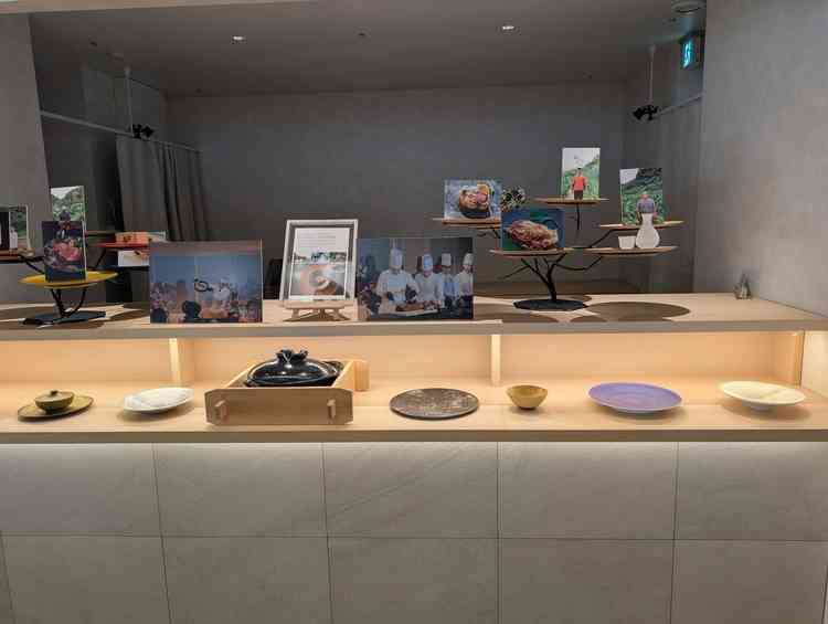 披露宴会場内にあるオープンキッチン。意外性ばっちりでゲストの皆様に披露するのが楽しみです。