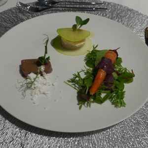 試食会で出てきた前菜。とても美味しかったです。