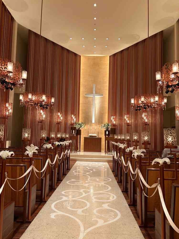 チャペル。入った瞬間にあまりの雰囲気の良さに感動した。生花の香りがよかった。