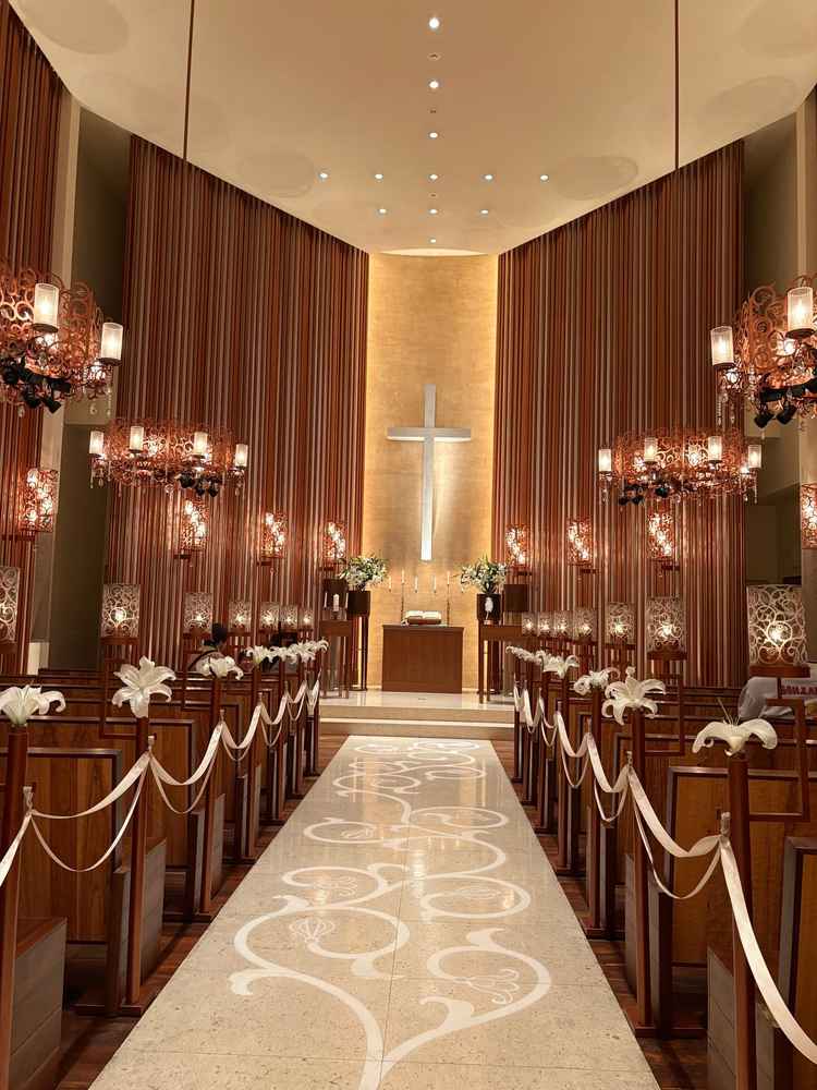 チャペル。入った瞬間にあまりの雰囲気の良さに感動した。生花の香りがよかった。