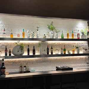 ブライダルサロン内にバーカウンターがありました。