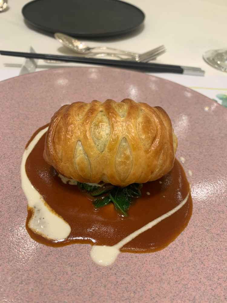 ヒラメの大葉と湯葉のパイ包み〜オマール海老と白ワインのソース〜試食