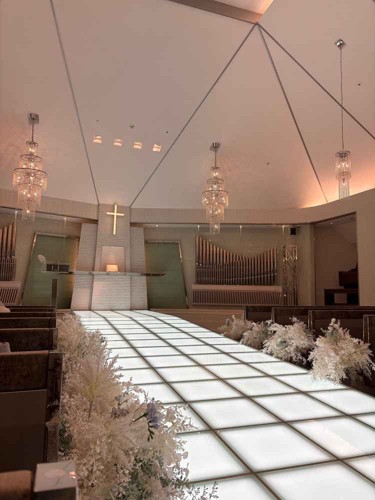 チャペル。奥に向かって少し上り坂になっていて後ろの席からもよく見えそうでした。