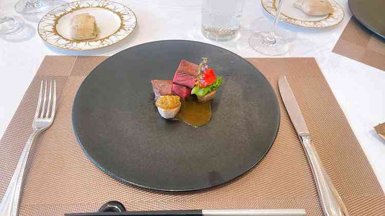 メイン料理のお肉です。和風に味付けをされていてとても美味しかったです。祖母も喜びそうだと思えました。