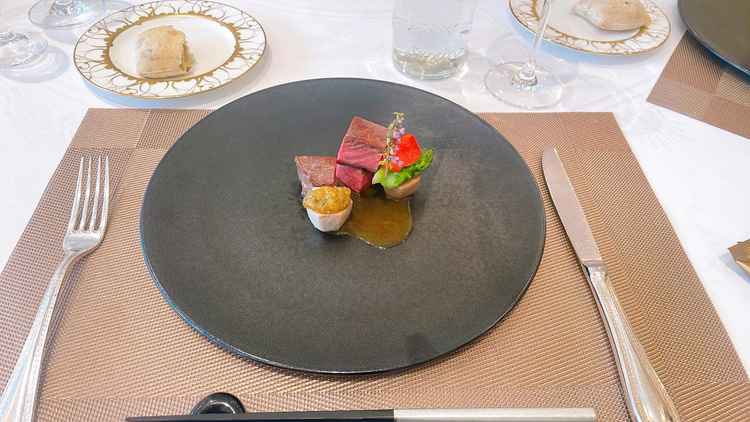 メイン料理のお肉です。和風に味付けをされていてとても美味しかったです。祖母も喜びそうだと思えました。