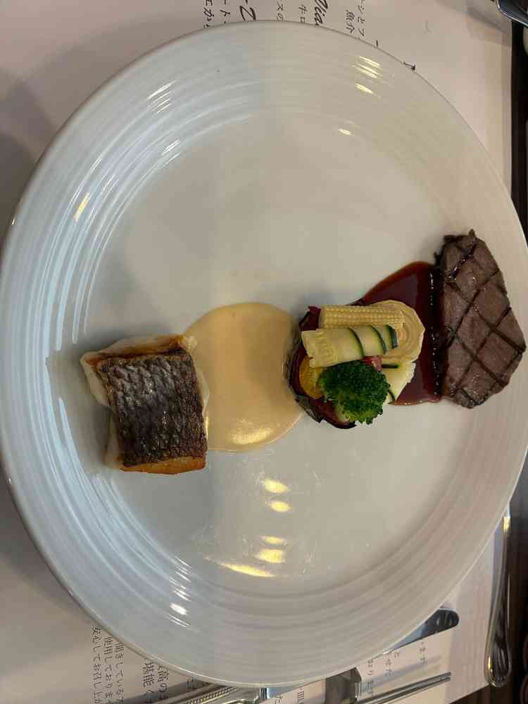 試食の写真です。フレンチジャポネというジャンルでとても味わい深かった。