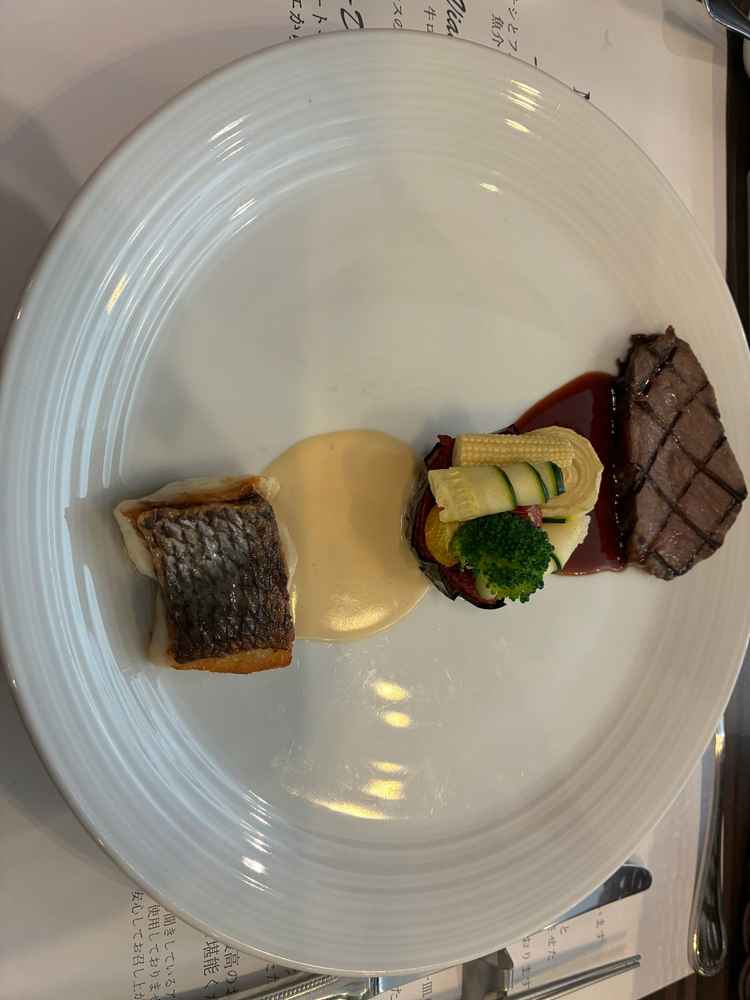 試食の写真です。フレンチジャポネというジャンルでとても味わい深かった。