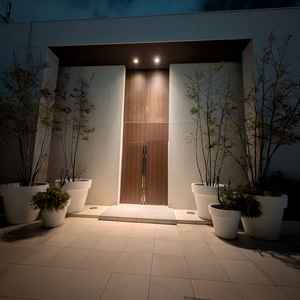 入口も存在感があり、これから行われる式を期待させる構えでした