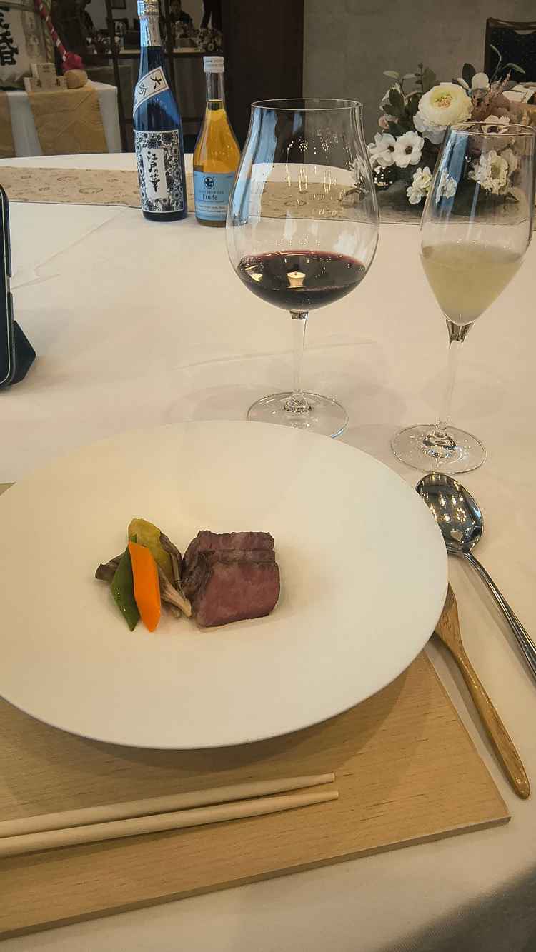 料理の試食。料理にペアリングした飲み物をたくさん試飲させていただきました。