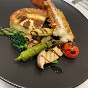 試食会の料理。とてもプリプリで美味しかったです。